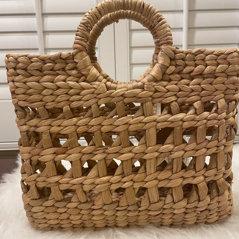 New! Wicker Basket Bag with bag tassels - Picture 2 of 5